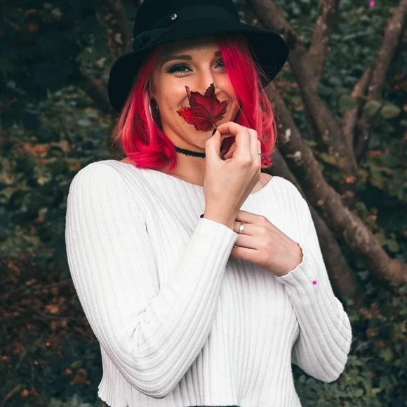 Meet your Posher, Claire - Picture 2 of 5